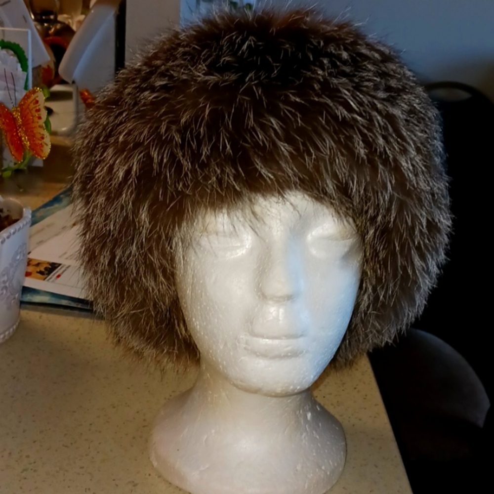 Fox trimmed hat. The center part that covers the head is black.